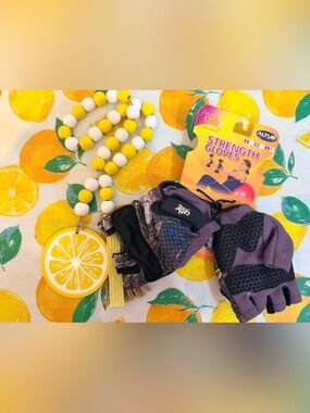4/$25 •‎ Atlus Fitness by Cathe Patterned Strength Gloves
